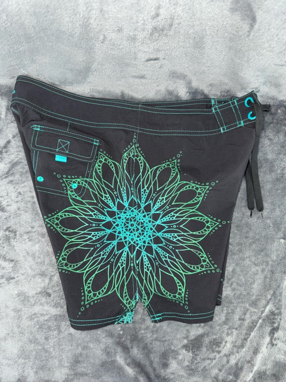 PrAna Makenna Black, Green, & Blue Mandala Board Swim Short Size Small - Picture 4 of 6